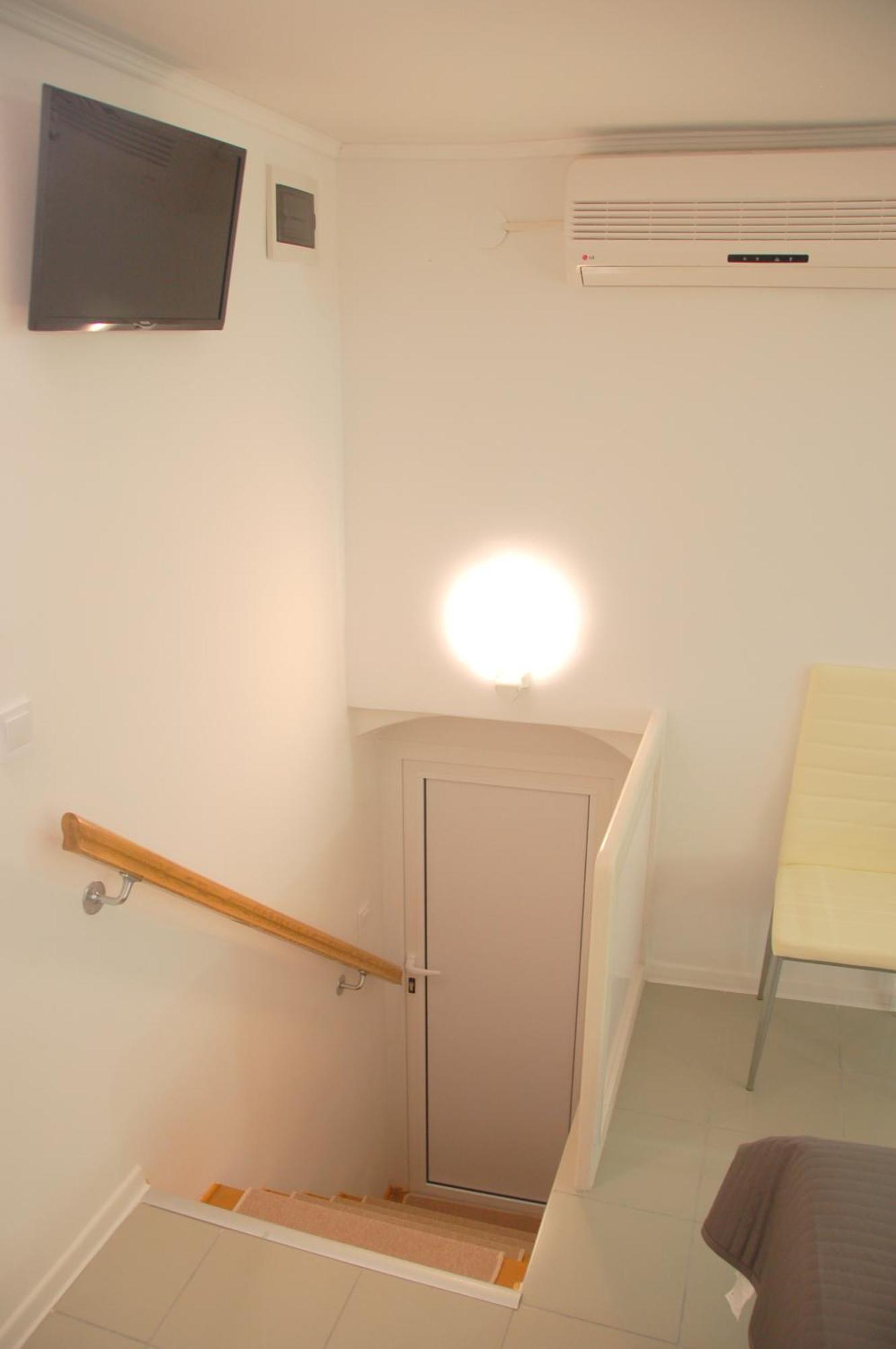 Studio "Sunrise" Ровин Екстериор снимка
